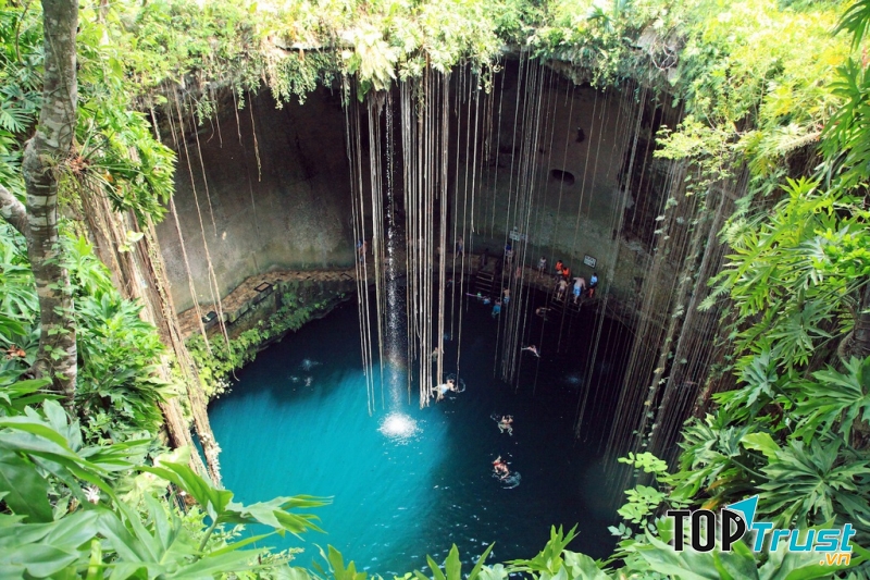 Hồ bơi khổng lồ Tosua Ocean Trench (Samoa)