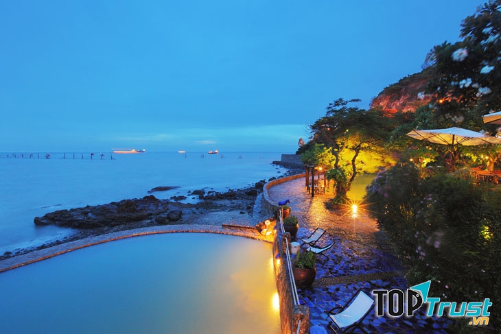 Hồ bơi tại Bình An Village Resort