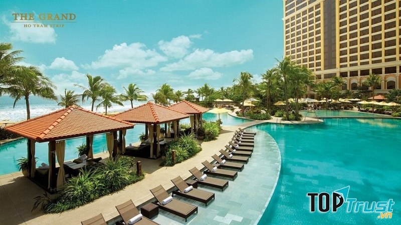 Hồ bơi tại The Grand Hồ Tràm Strip
