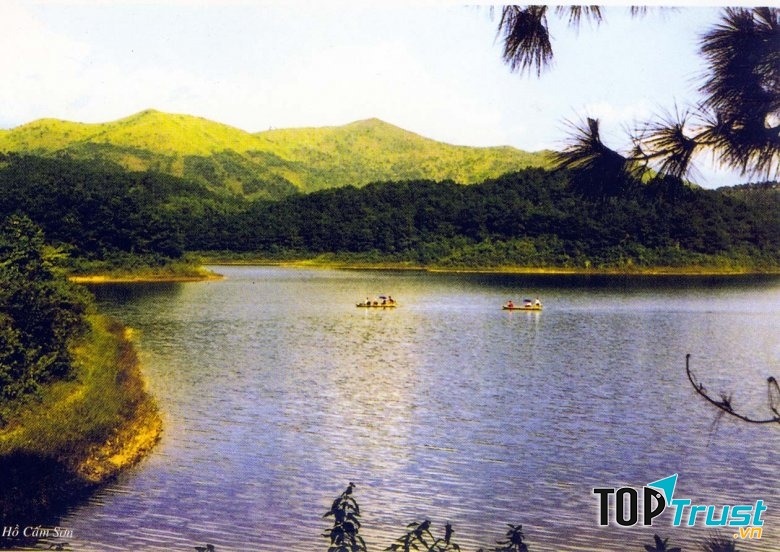 Hồ Cấm Sơn