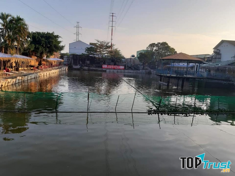 Hồ câu cá giải trí Thủy Tiên
