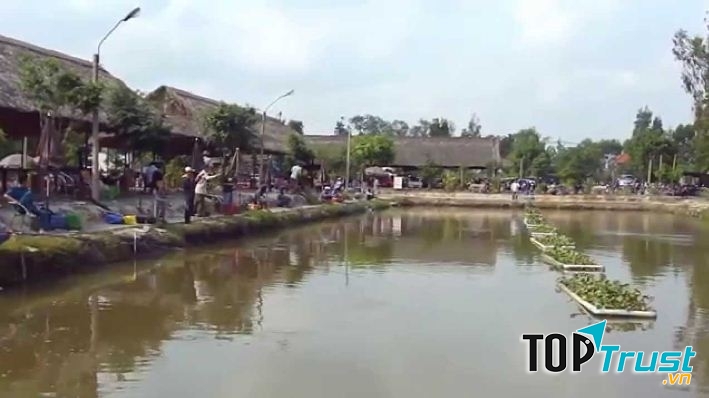 Hồ câu cá giải trí Vĩnh Lộc