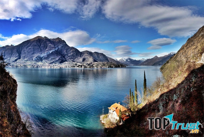 Hồ Como ở Lombardy, Italy