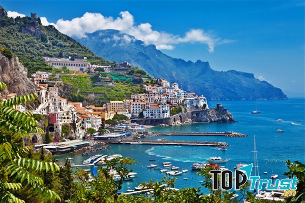 Hồ Como ở Lombardy, Italy