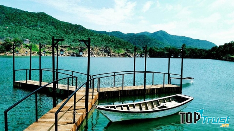 Hồ Đá Xanh
