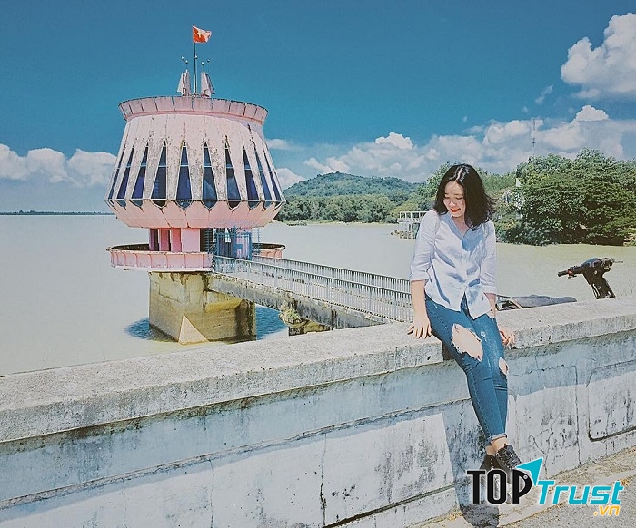 Hồ Dầu Tiếng ở Tây Ninh