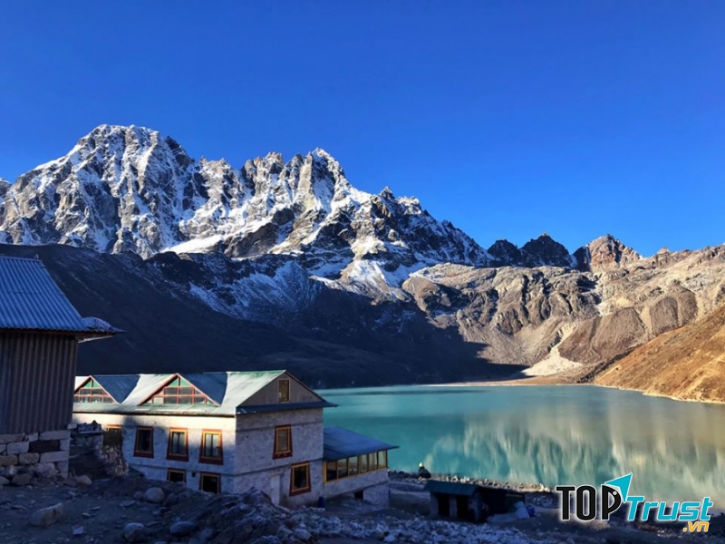 Hồ Gokyo Cho nắm giữ một ý nghĩa linh thiêng trong văn hóa của cả Ấn Độ giáo