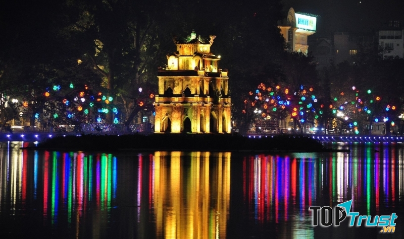 Hồ Gươm lung linh