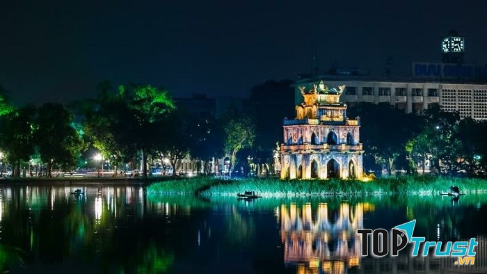 Hồ Hoàn Kiếm về đêm
