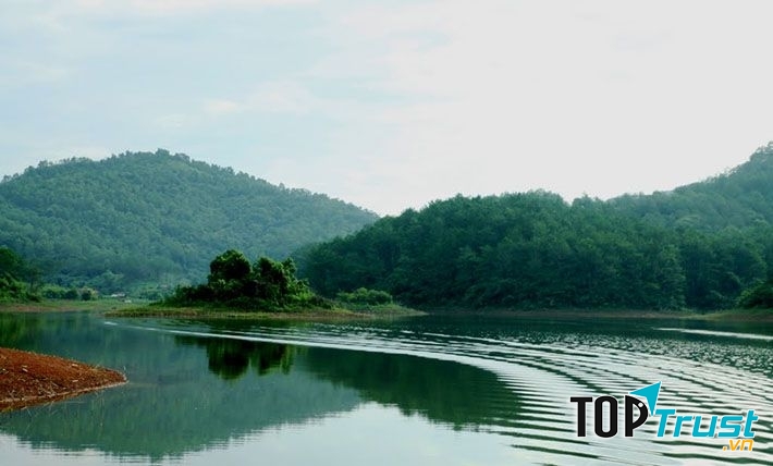 Hồ Khuôn Thần