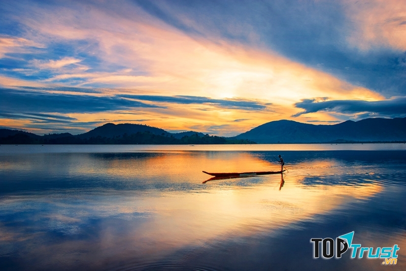 Hồ Lắk hoàng hôn