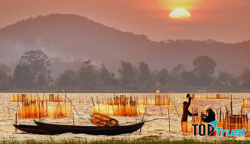 Hồ Lắk mộng mơ giữa đất rừng Tây Nguyên