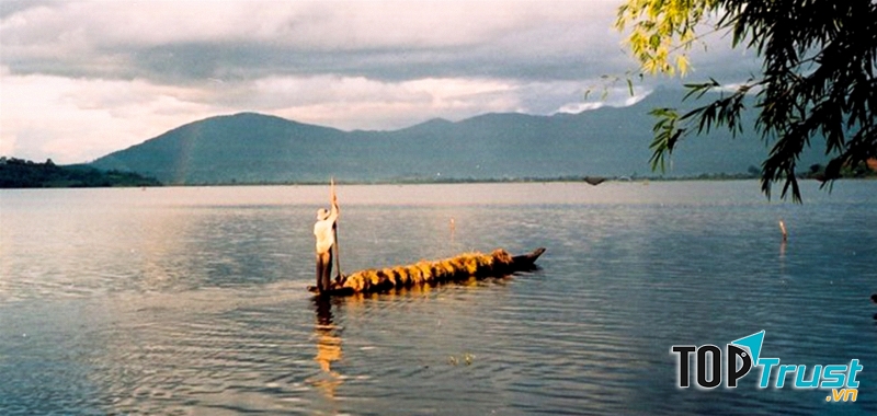 Huyền thoại Hồ Lắk