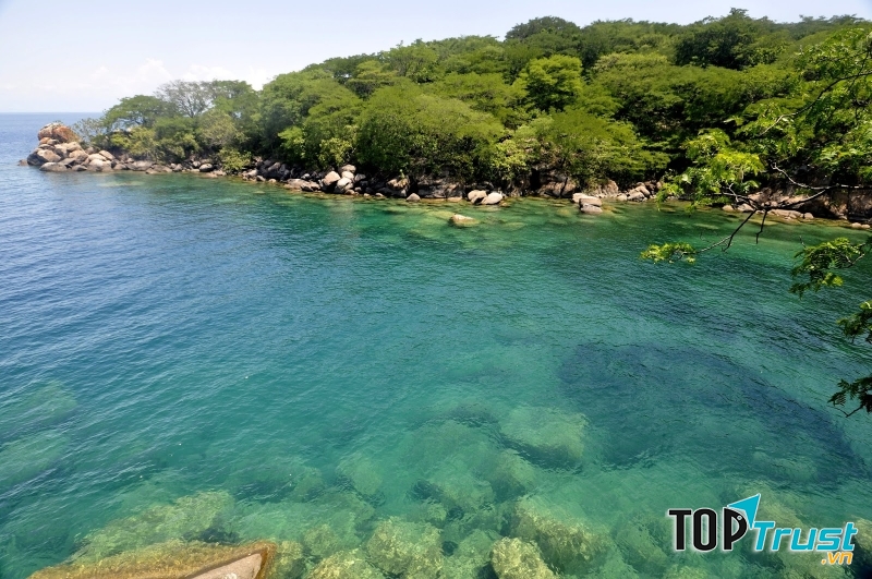Hồ Malawi được coi là viên ngọc quý giá của châu Phi