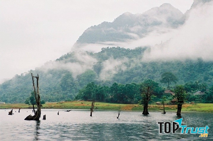 Hồ Noong - đôi mắt của rừng