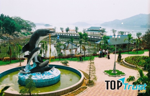 Khuôn viên Hồ Núi Cốc