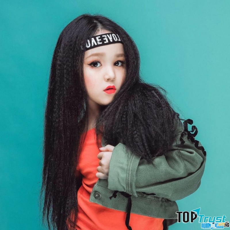 Mẫu nhí Hồ Phương Vy