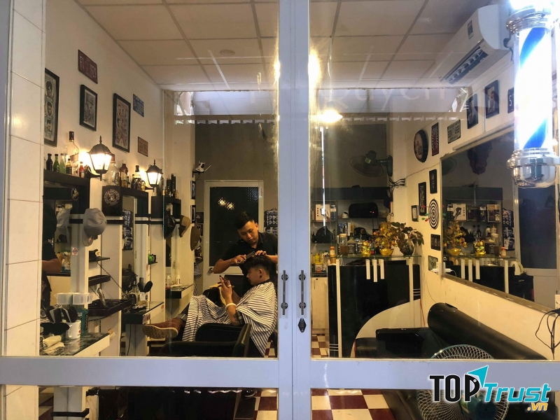 Hồ Quyền Barber Shop