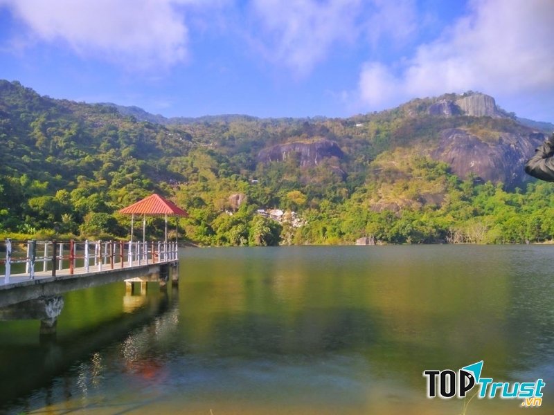 Một góc sống ảo trên hồ Soài So