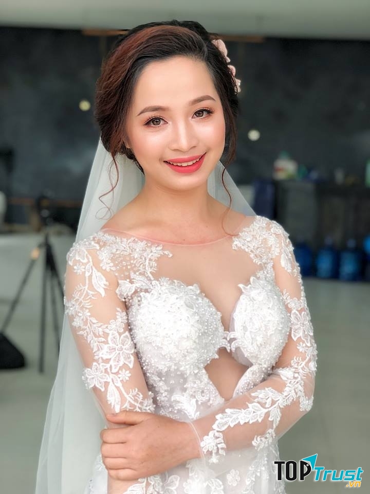 Hồ Thu Make Up (Áo Cưới Thu Giang)