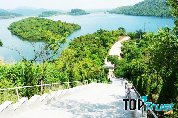 Thiền viện Trúc Lâm Bạch Mã nhìn xuống