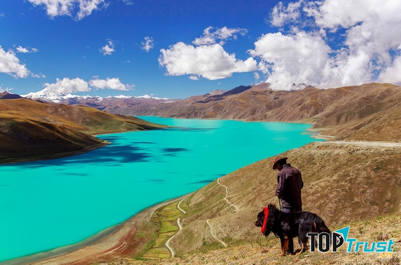 Hồ Yamdrok Tso là một trong những nơi linh thiêng nhất của thế giới