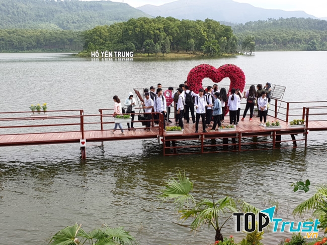 Hồ Yên Trung Phong thủy hữu tình