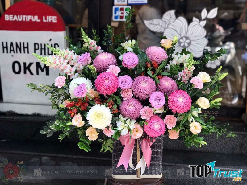 Không chỉ ghi điểm bằng những bông hoa tươi mà cách gói hoa của tiệm hoa này cũng khiến người ta ấn tượng