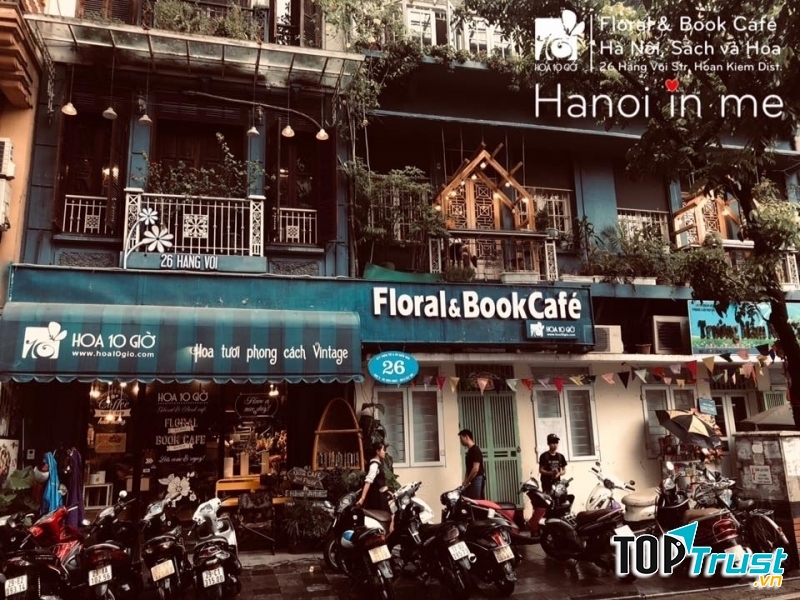 Hoa 10 Giờ - Floral & Book Cafe
