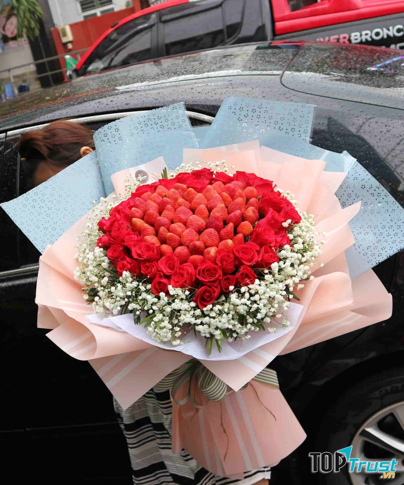 Hoa tặng mẹ, món quà tặng chưa bao giờ lỗi mốt