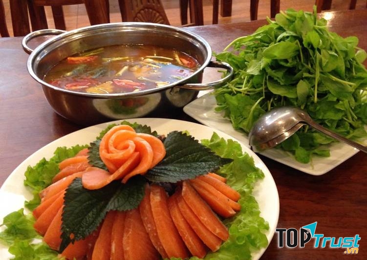 Hoa Đào – Quán Lẩu Cá Hồi Ngon Ở Sapa