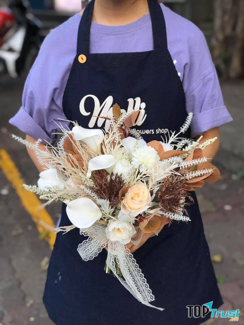 Hoa lụa trắng tinh khôi