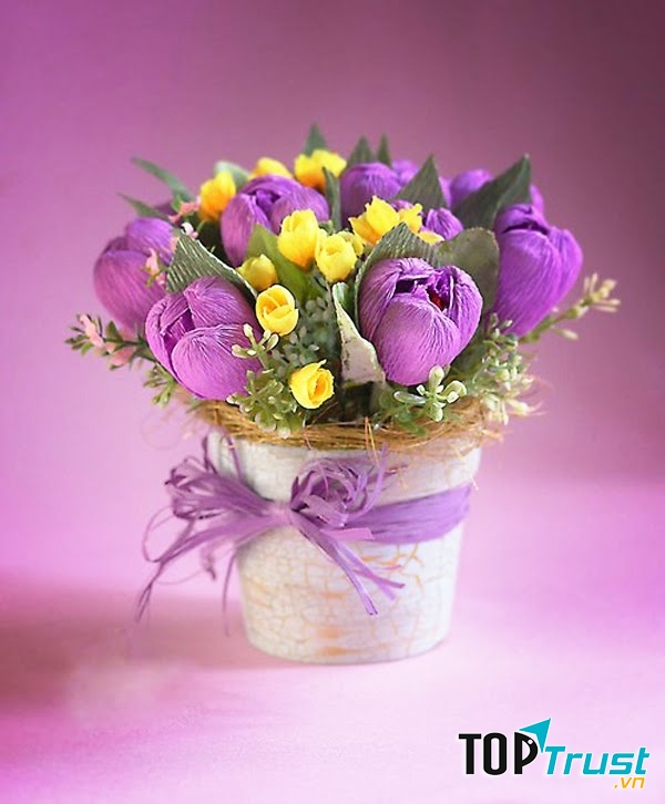Một chậu hoa tinh tế chỉ từ giấy nhún