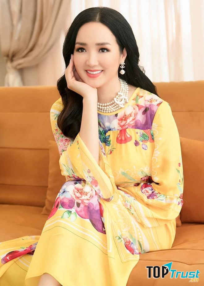 Ngỡ ngàng trước vẻ đẹp không tuổi của hoa hậu Giáng My