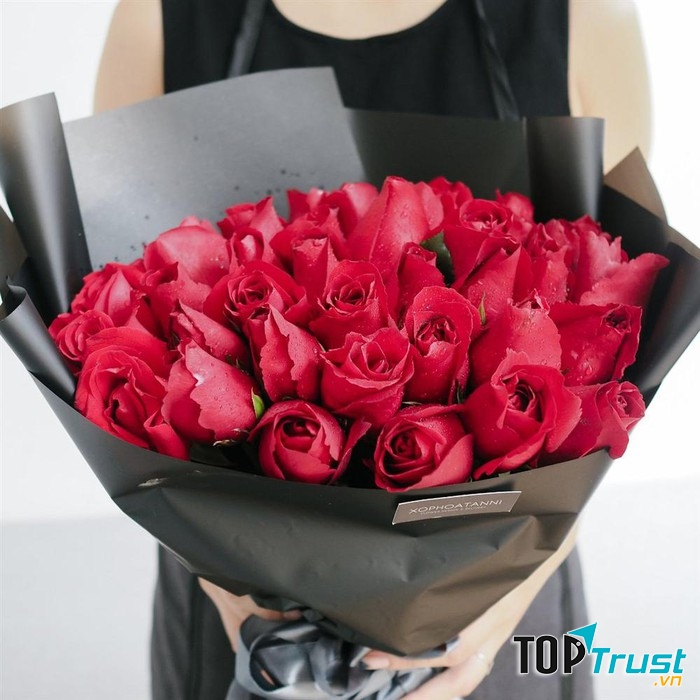 Không tặng hao hồng nhung cùng giấy tối màu