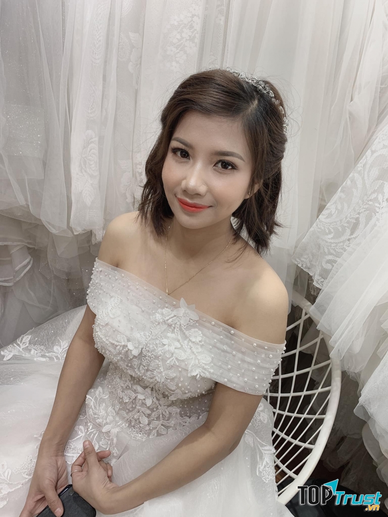 Không gian sang trọng bên trong Hoa Mai Wedding.