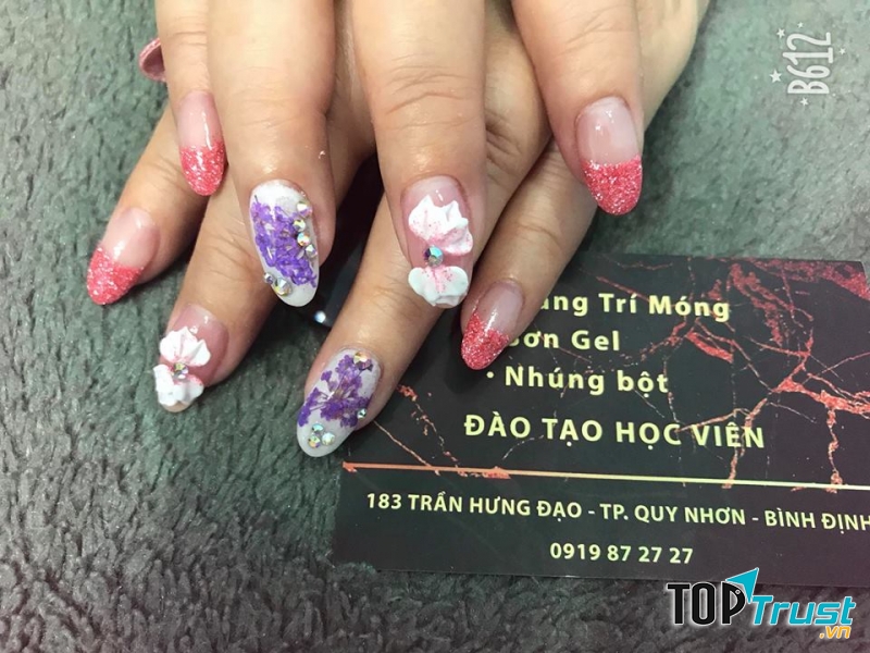 Hoa Nail