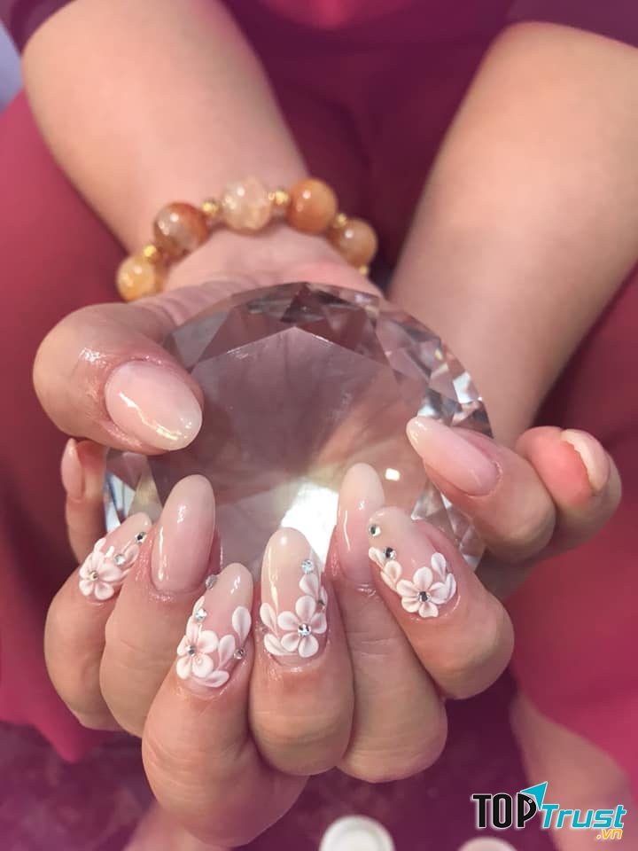 Hoa Nail