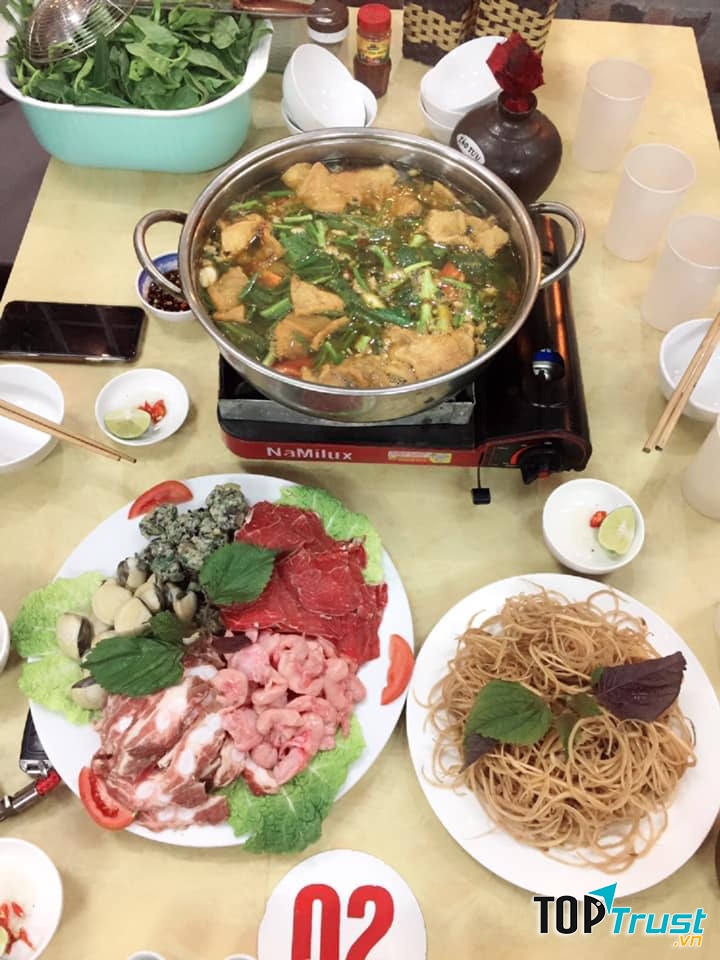 Thịt ếch dai, thơm ngon, rất “thật”, mỗi suất ăn khá đầy đặn, vừa ăn vừa nhậu no kễnh bụng