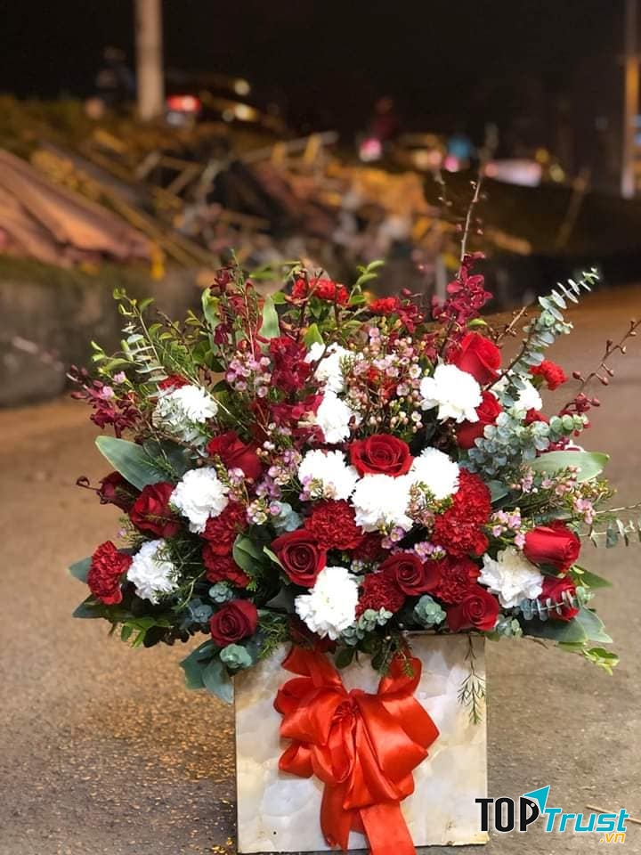 Shop có nhiều năm kinh nghiệm trong cắm hoa sự kiện, khai trương