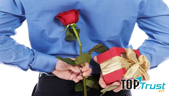 Đừng quên mua hoa và quà dành tặng những người phụ nữ thân yêu