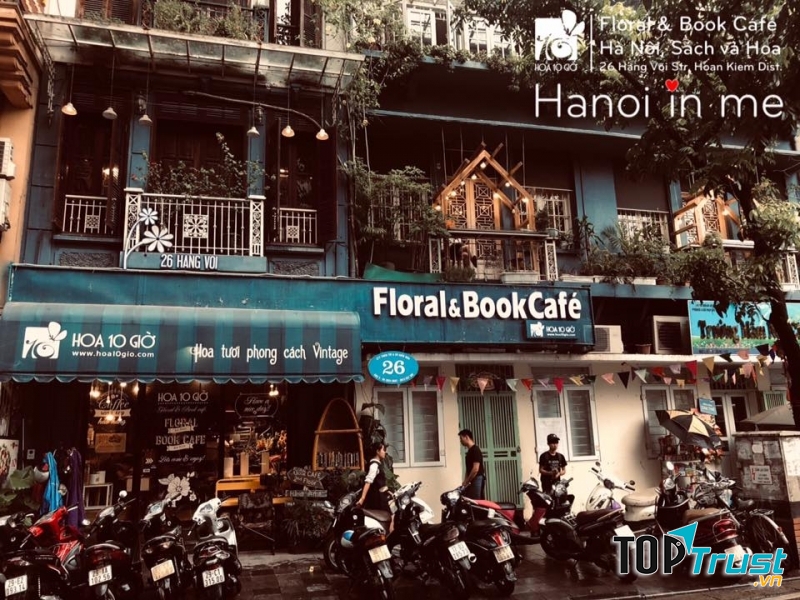 Hoa10Giờ Floral & Book Café - Hà Nội, Sách và Hoa