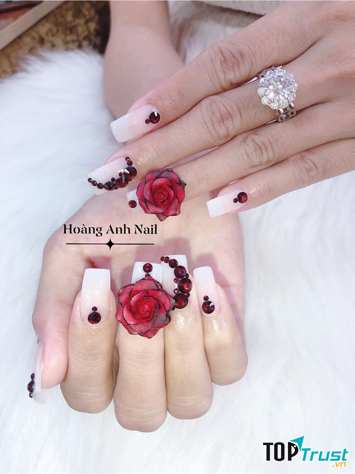 Bàn tay được điểm tô bởi những hoa văn ấn tượng và tinh tế