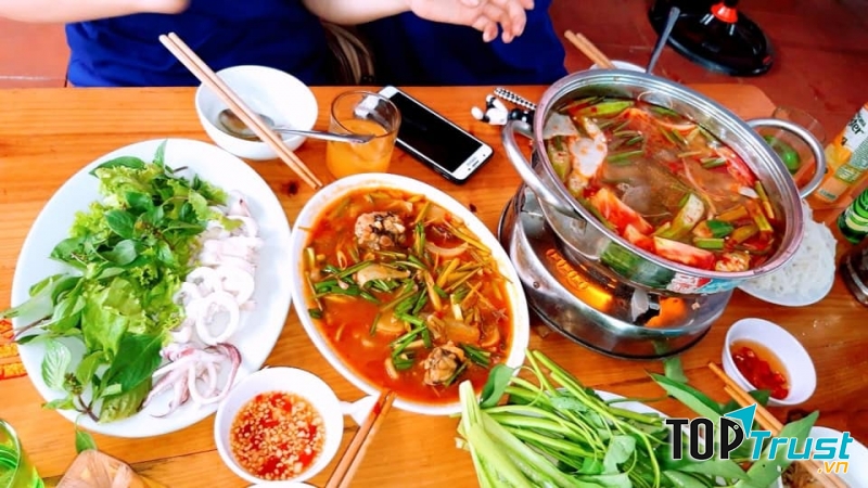 Hoàng Lộc quán- Lê Minh