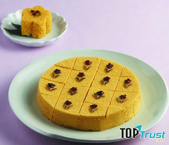 Món bánh có màu vàng bắt mắt