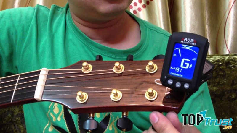 Học cách chỉnh lên dây đàn guitar