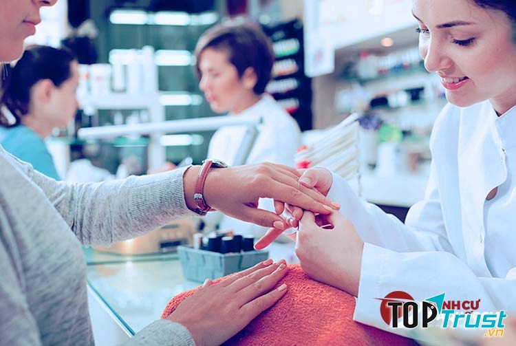 Học cách giao tiếp với khách