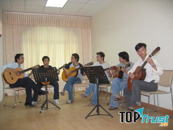 Học guitar ở đâu?