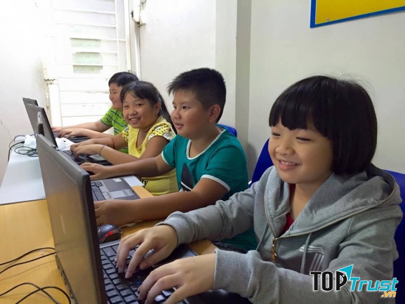 Học nhóm trực tuyến với bạn bè