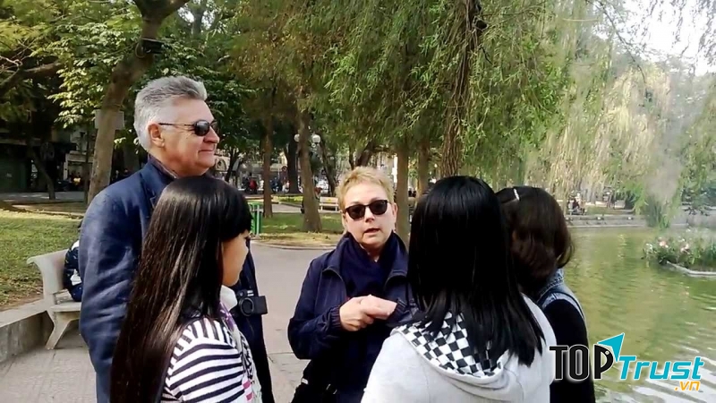 Tham gia công cuộc săn Tây